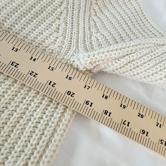 Gap  Round  Neck Ribbed Knit  Women's Sweater Size M - Picture 5 of 7